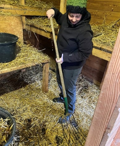 一项全新的挑战：Marlen Völker在Elsavapark动物园清理动物厩舍，这里是被遗弃、受虐待和流浪动物的温暖家园。